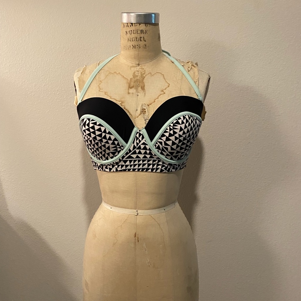 Geometric bikini top